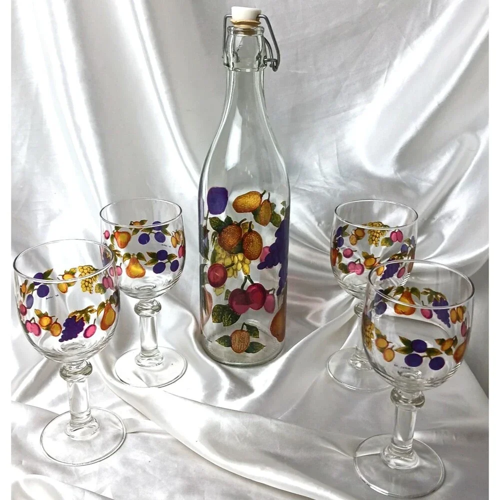 VINTAGE MADE IN ITALY CERVE GLASS DECANTER & 4 GOBLET SET FRUIT PATERN
